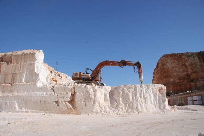 cava-di-pietra-bianca-di-Ostuni-2-700x466